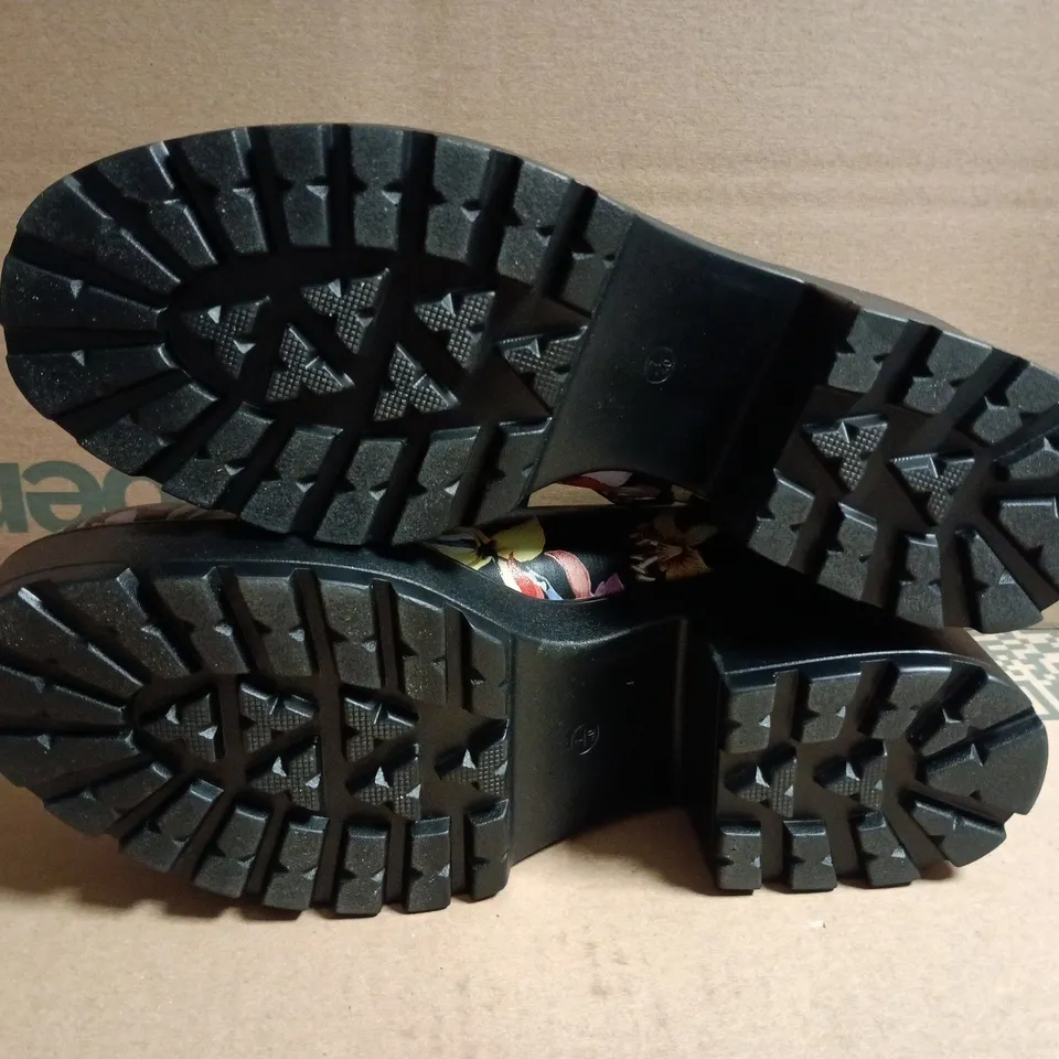 BOXED KOI TIRA MARY JANE SHOES IN FLORAL - UK 7