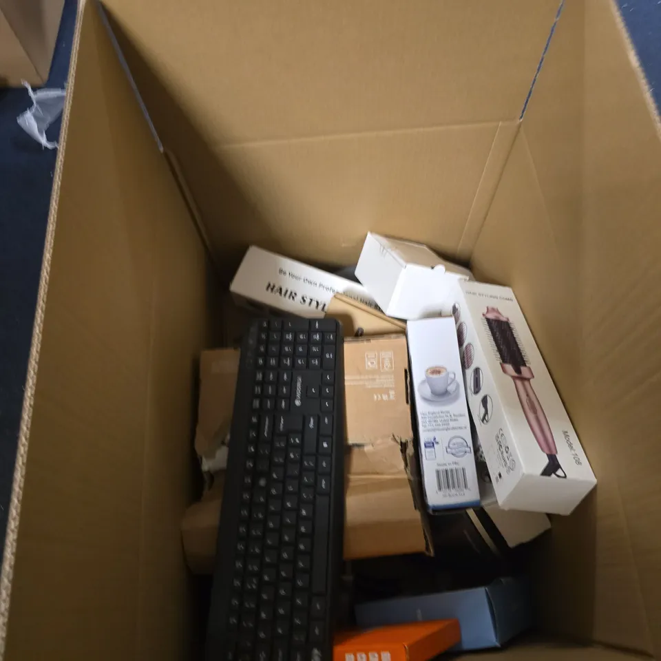 BOX OF APPROXIMATELY 12 ASSORTED ITEMS INCLUDING HAIR STYLING COMB , KOORUI KEYBOARD AND ELECTRIC MILK FROTHER