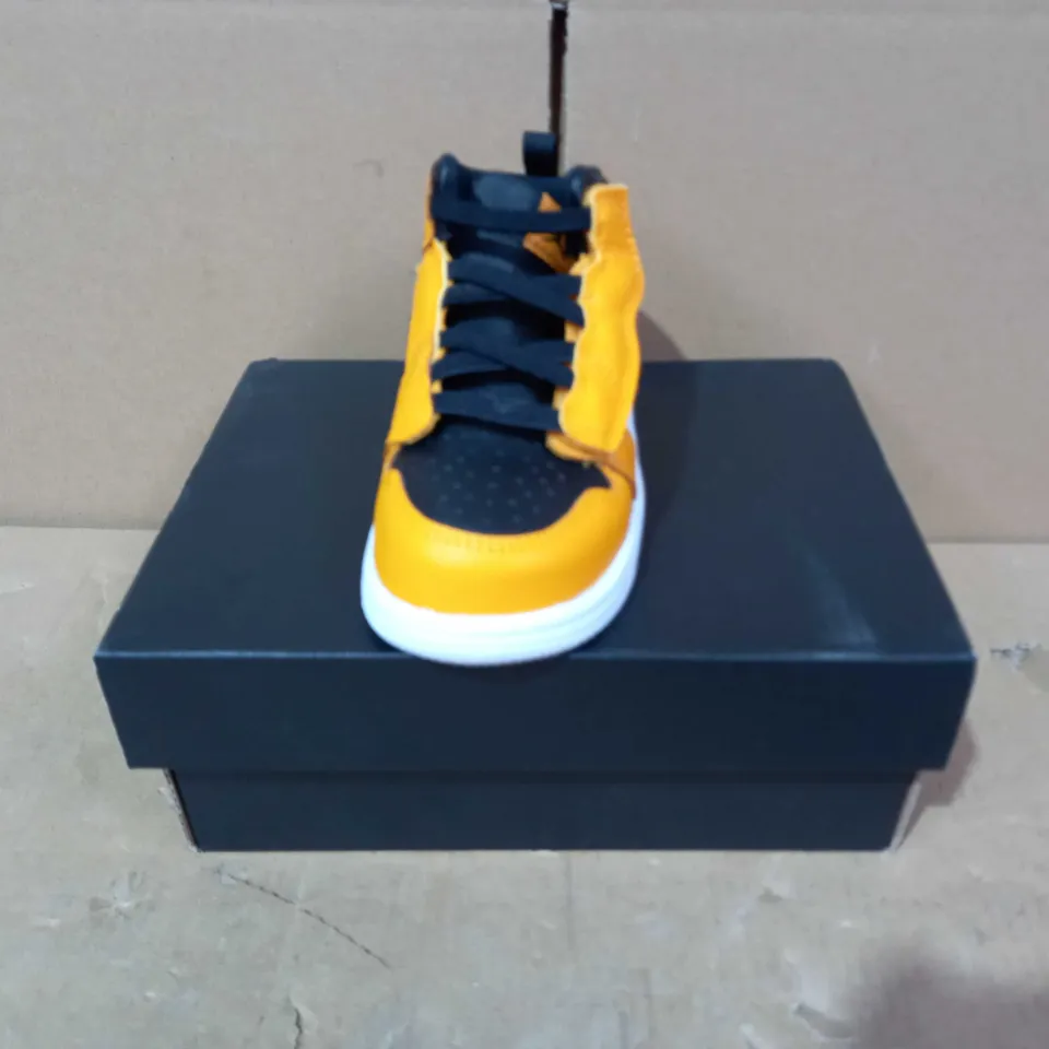 BOXED PAIR OF DESIGNER SHOES IN THE STYLE OF NIKE AIR JORDANS IN ORANGE/BLACK/WHITE KIDS EU SIZE 25