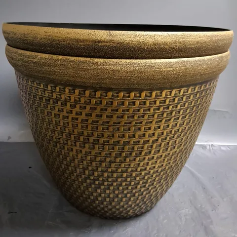 PAIR OF 40CM CROMARTY PLANTERS IN ANTIQUE GOLD