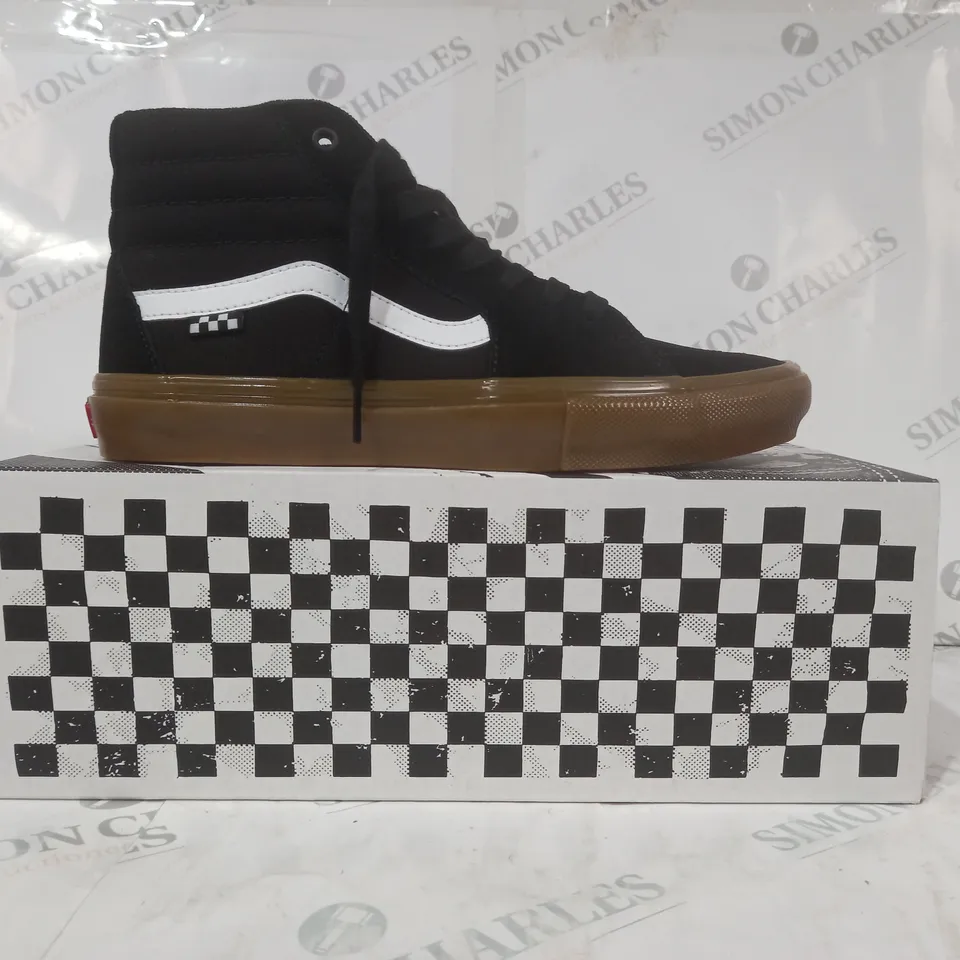 BOXED PAIR OF VANS SK8-HI SHOES IN BLACK/WHITE UK SIZE 9.5