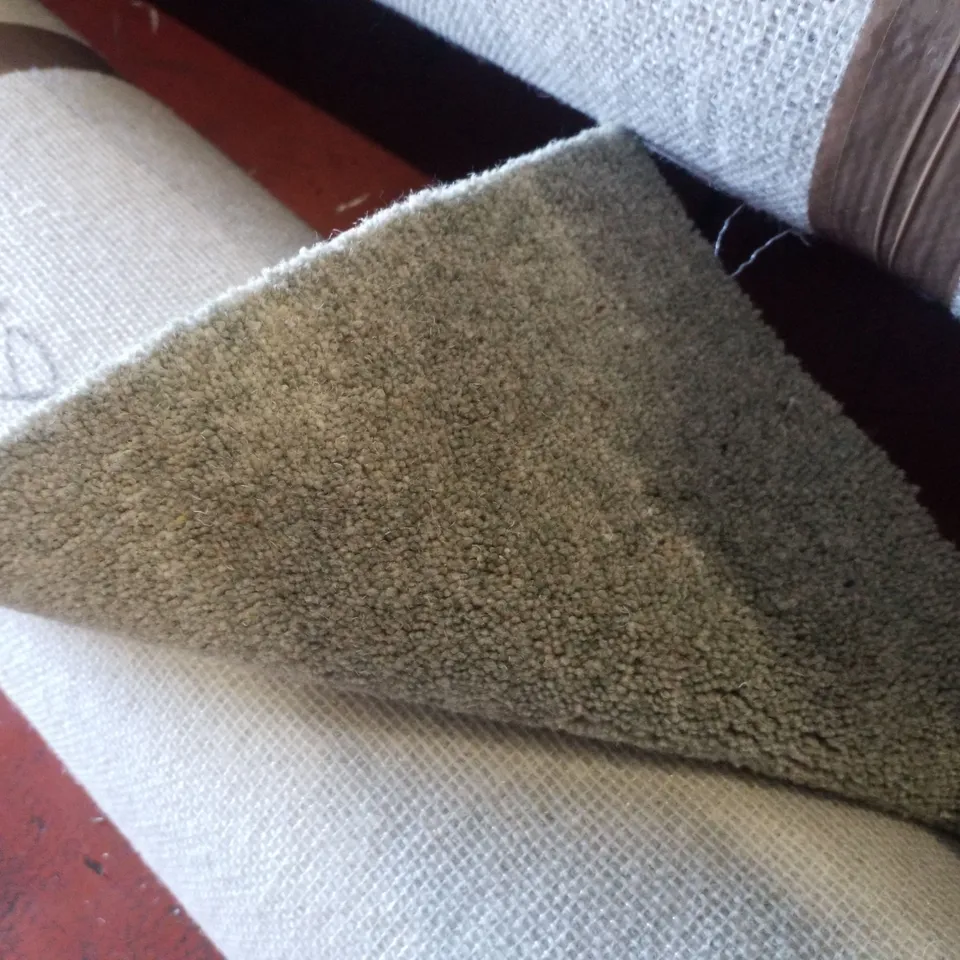 ROLL OF QUALITY 4M LINGDALE ELITE GRASSINGTON CARPET - 4×1.62M