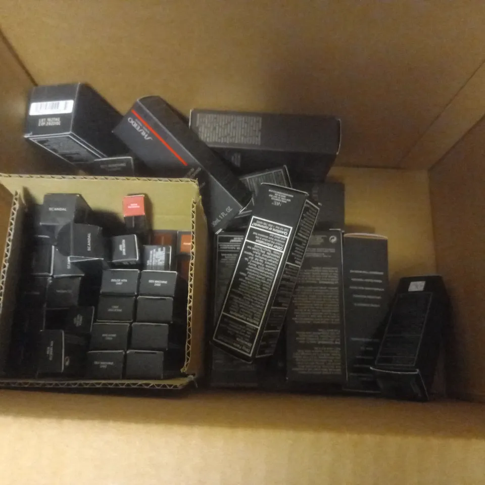 BOX OF APPROX 25 HEALTH AND BEAUTY ITEMS TO INCLUDE - BARE MINERALS LIQUID FOUNDATION CINNAMON 25 - LAURA MERCIER LONG WEAR FOUNDATION 3W1 DUSK - NARS TINTED MOISTURIZER SPF 30 ECT 