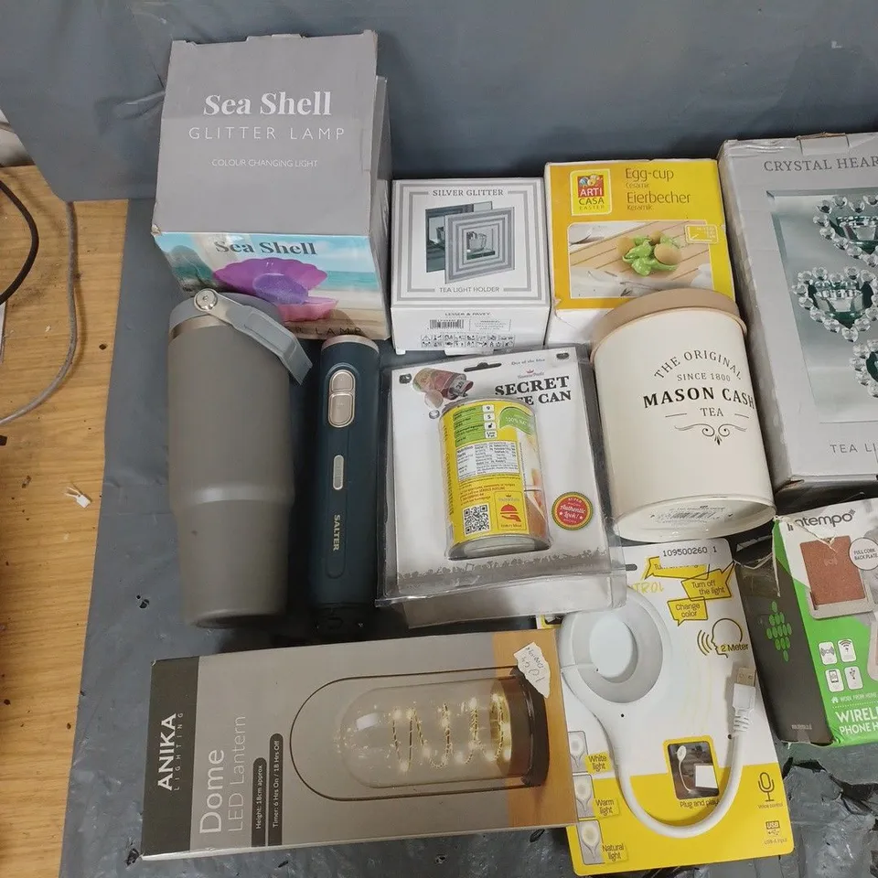 APPROXIMATELY 20 ASSORTED HOUSEHOLD ITEMS TO INCLUDE TUMBLER, COSMETIC MIRROR, AND SECRET CAN SAFE ETC. 