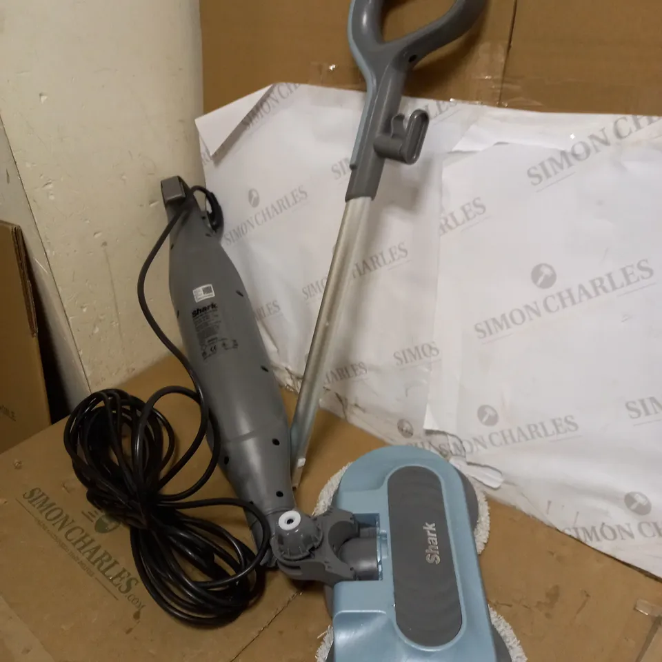 SHARK STEAM AND SCRUB MOP