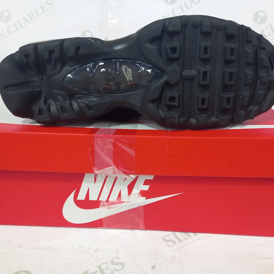 BOXED PAIR OF NIKE AIR MAX 95 UL SHOES IN NAVY UK SIZE 9