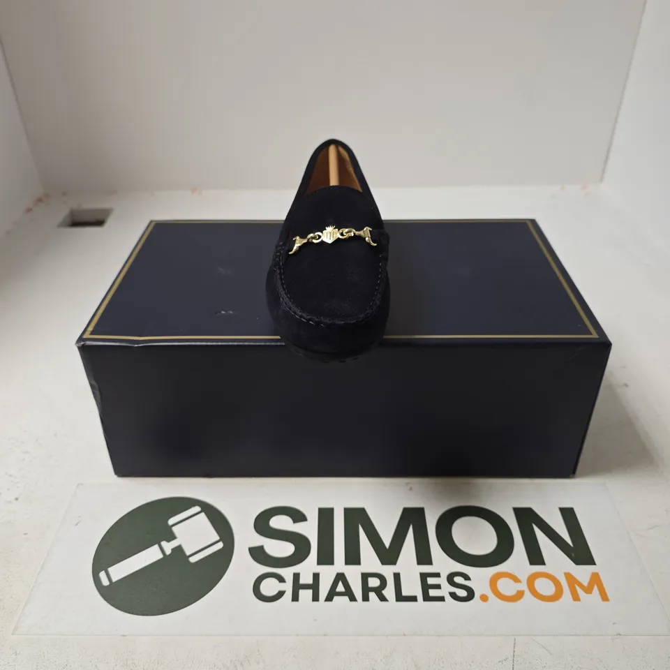 BOXED PAIR OF FAIRFAX & FAVOR LADIES TRINITY DRIVER NAVY SUEDE - UK 4