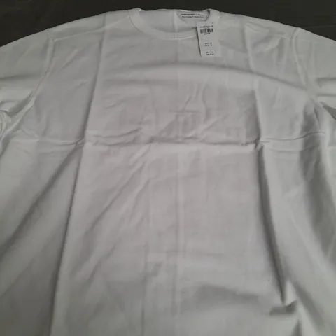 ABERCROMBIE & FITCH HEACYWEIGHT ESSENTAILS T-SHIRT - MEDIUM