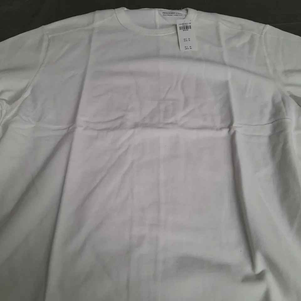 ABERCROMBIE & FITCH HEACYWEIGHT ESSENTAILS T-SHIRT - MEDIUM