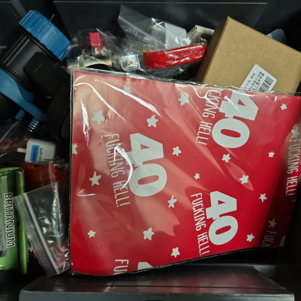 APPROXIMATELY 15 ASSORTED HOUSEHOLD ITEMS TO INCLUDE EVERYDAY KNEE SUPPORT SLEEVE, BRITANIUM LOCK, SHOE SHINE WIPES, ETC