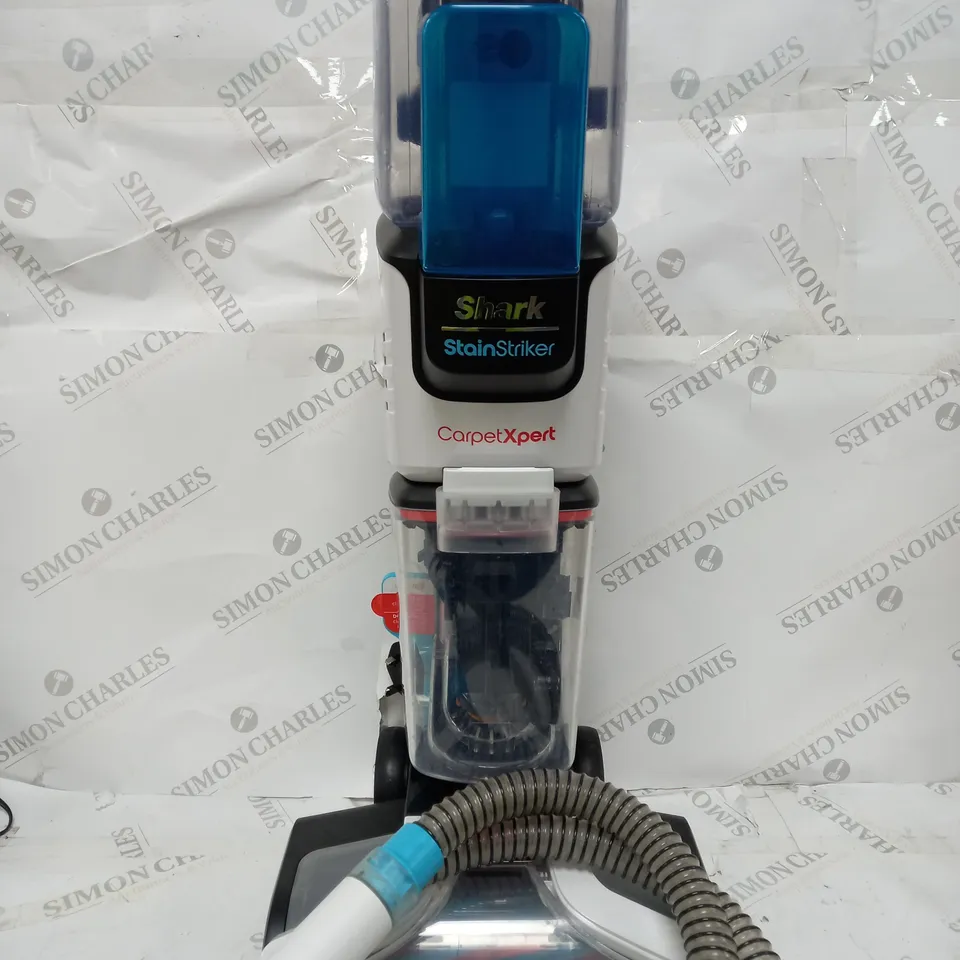 SHARK CARPET XPERT DEEP CARPET CLEANER & BUILT IN STAIN STRIKER EX200UK - COLLECTION ONLY