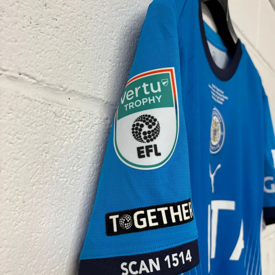 STOCKPORT COUNTY F.C VERTU TROPHY FINALS MATCH WORN HOME SHIRT IN BLUE/WHITE - EU M / ROMAN DIXON #12