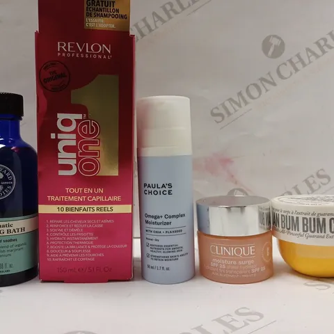 BOX OF APPROX 5 ASSORTED BEAUTY PRODUCTS TO INCLUDE BRAZILIAN BUM BUM CREAM, CLINIQUE MOISTURE SURGE HYDRATOR, NEAL'S YARD REMEDIES FOAMING BATH, ETC