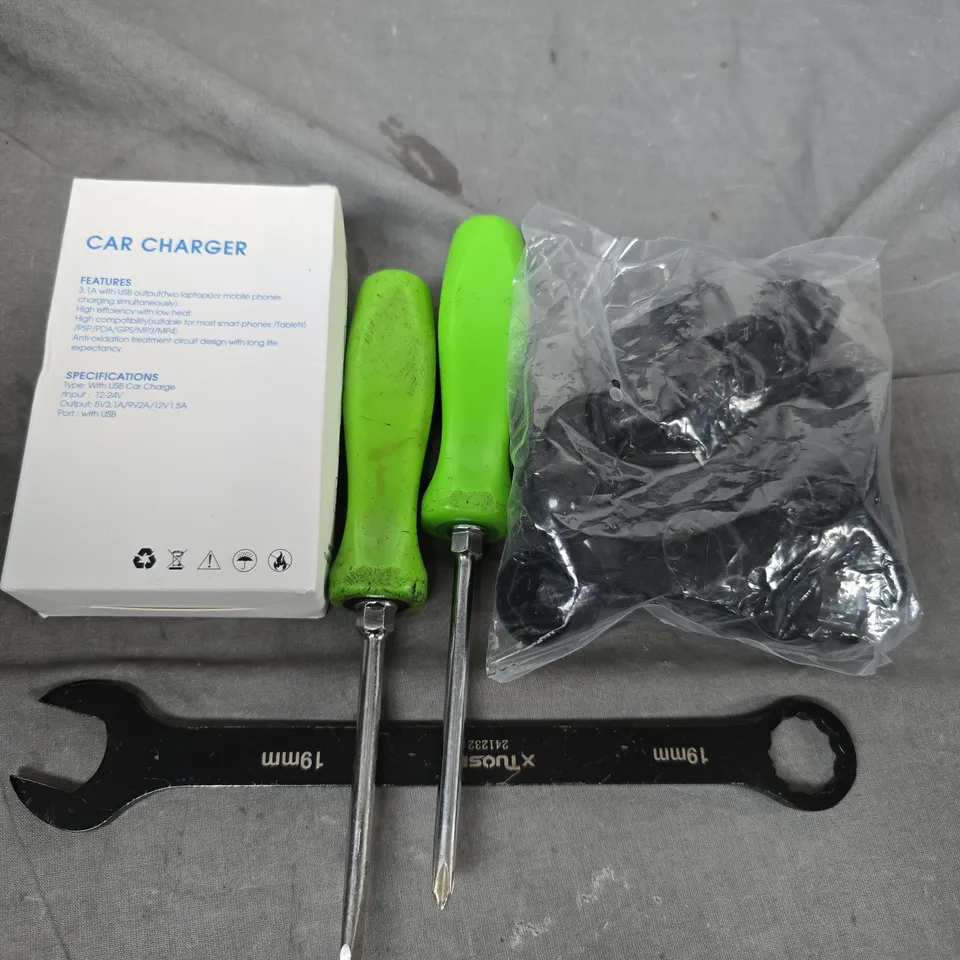 BOX OF ASSORTED CAR ITEMS TO INCLUDE TOOLS - CLOTHS - CABLES 