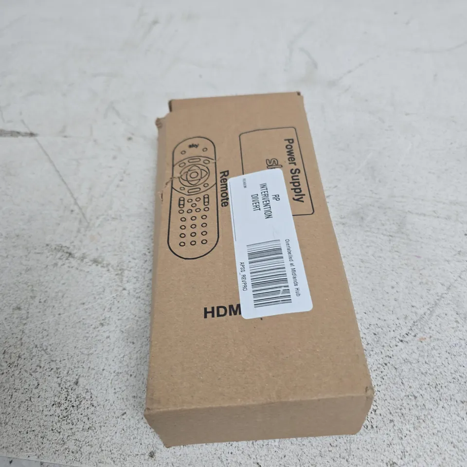 APPROXIMATELY 10 ASSORTED ELECTRICAL ITEMS INCLUDING SKY REMOTE AND WAV LINK
