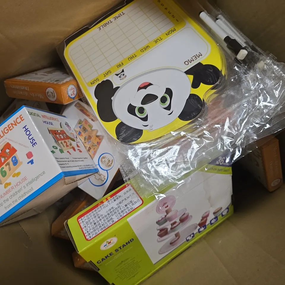 APPROXIMATELY 25 ASSORTED TOYS & ITEMS TO INCLUDE DIGITAL INTELLIGENCE HOUSE, CAKE STAND TOY, MEET DRAGON DOMINOS, ETC - COLLECTION ONLY