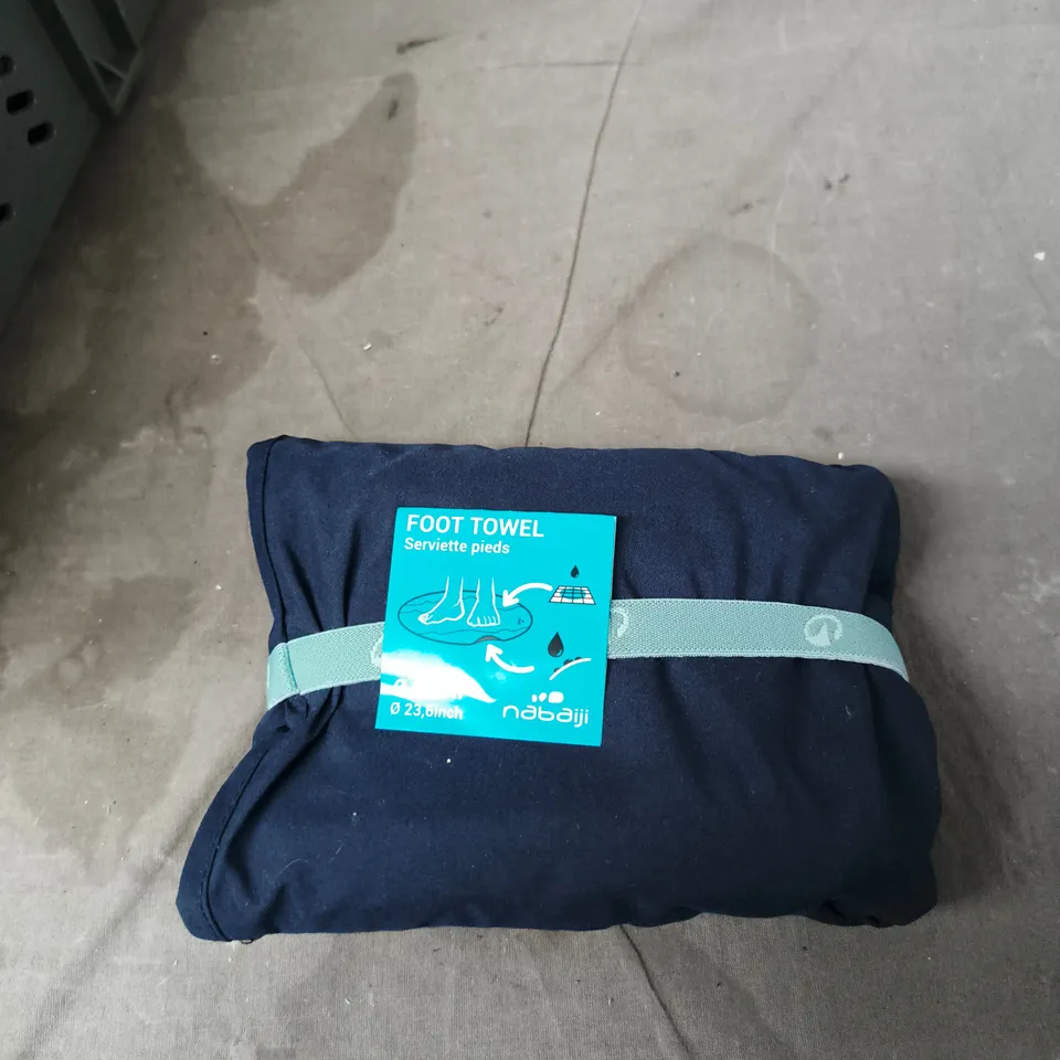 TOTE OF APPROXIMATELY 12 ASSORTED ITEMS TO INCLUDE:  FOOT TOWEL 