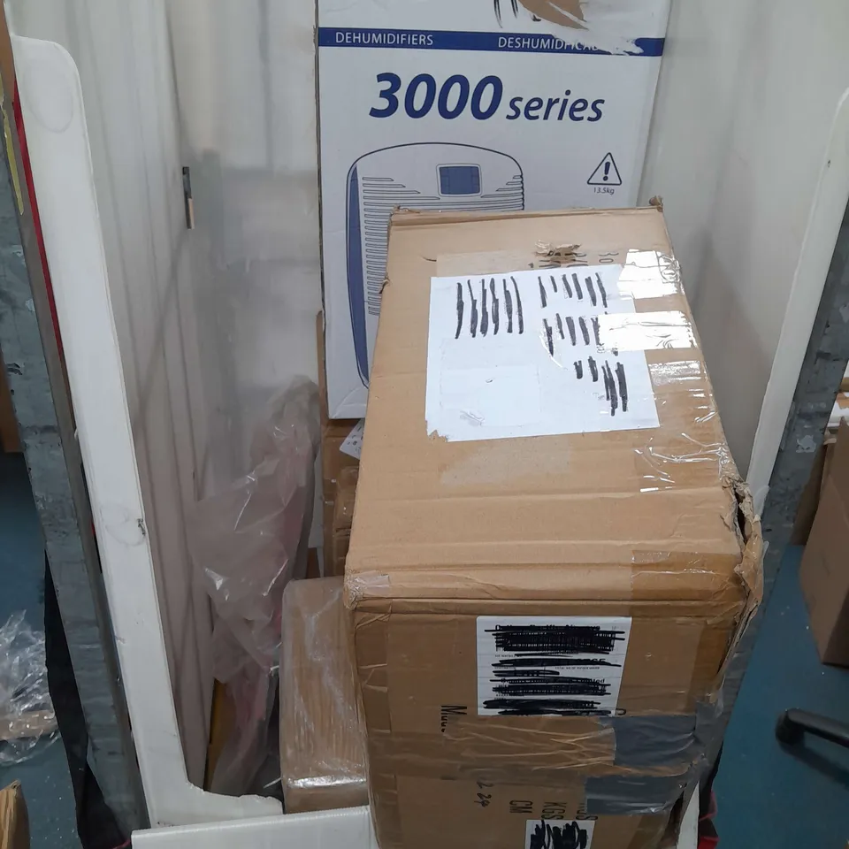 CAGE OF ASSORTED HOMEWARE GOODS TO INCLUDE ,  HIPPO BIRDFEEDER , 2 INDOOR OUTDOOR ORBS WITH TIMER , LED SOLAR STAKE LIGHT , ETC