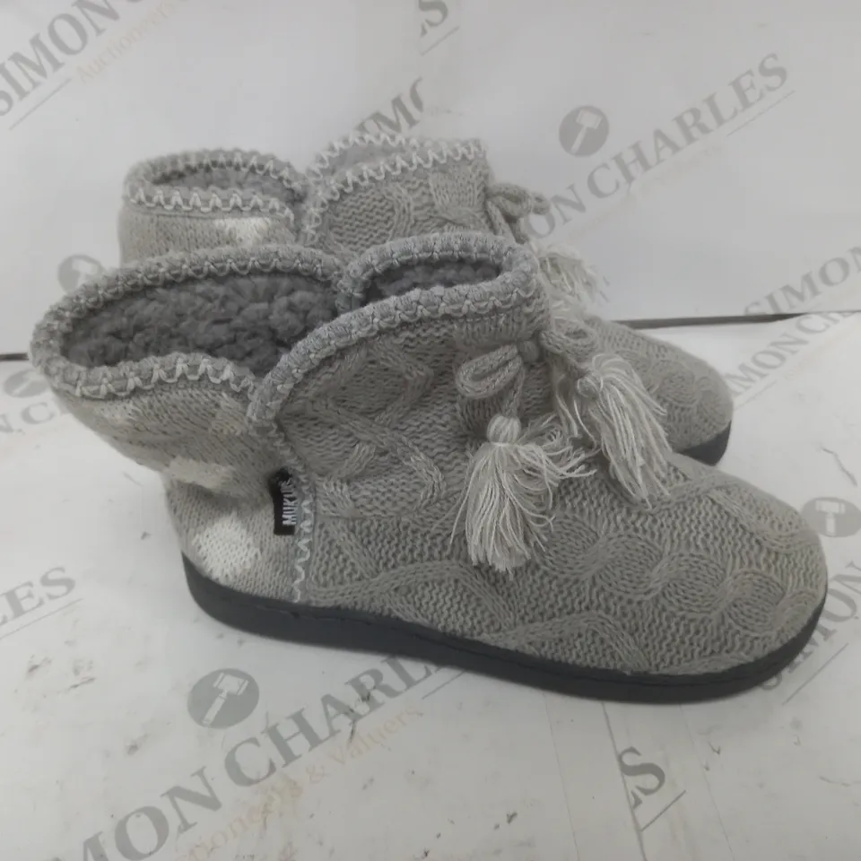 LINA SLIPPER BOOT GREY SIZE 4