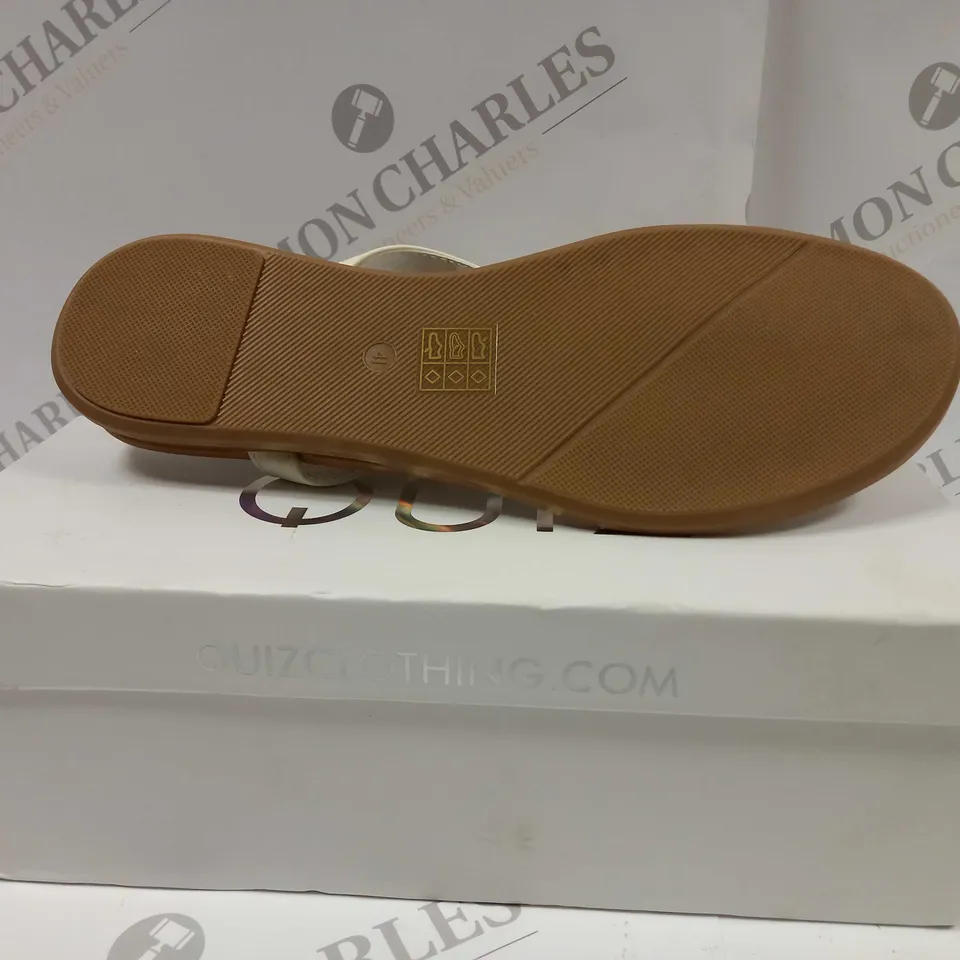 BOXED PAIR OF QUIZ FLAT SANDALS UK SIZE 7 