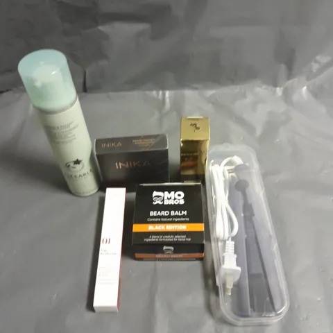 APPROXIMATELY 20 ASSORTED HEALTH & BEAUTY PRODUCTS TO INCLUDE LIZ EARLE CLEANSER, MINI STRAIGHTENER AND INIKA FOUNDATION