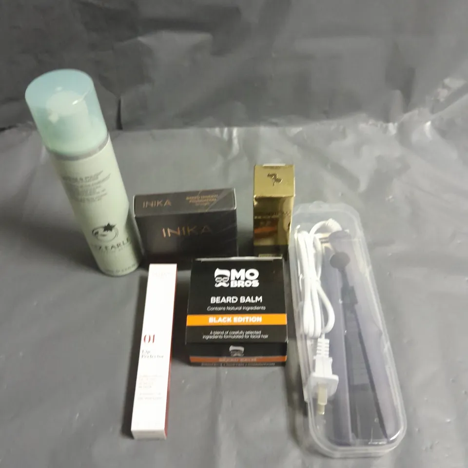 APPROXIMATELY 20 ASSORTED HEALTH & BEAUTY PRODUCTS TO INCLUDE LIZ EARLE CLEANSER, MINI STRAIGHTENER AND INIKA FOUNDATION