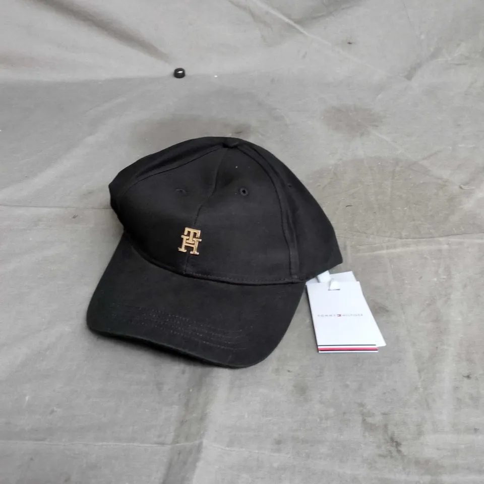 TOMMY HILFIGER ELEVATED CHIC CAP IN BLACK - ADJUSTABLE