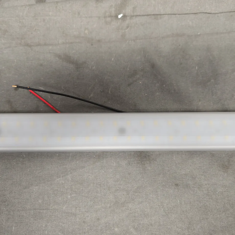 APPROXIMATELY 10 VENTA 24V LED LIGHTING UNITS (IL2536D)