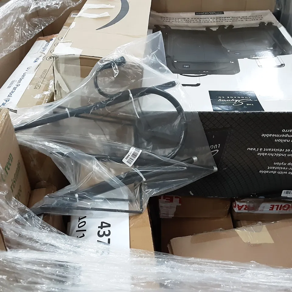 PALLET OF ASSORTED PRODUCTS INCLUDING JOISCAPE, RECCI BEDDING, TINY BREAK CHAIR PAD, FRAMELESS WALL MIRROR, GREEN CHRISTMAS TREE , THE SLAYWAY LUGGAGE 