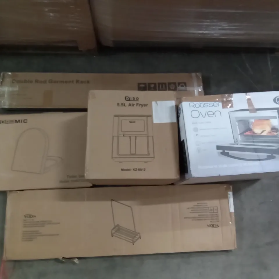 PALLET OF ASSORTED ITEMS INCLUDING DOUBLE ROD GARMENT RACK, STOREMIC TOILET SEAT, YUDA CLOTHES RACK, QUEST ROTISSERIE OVEN, DIDO AIR FRYER, DREO AIR FRYER 