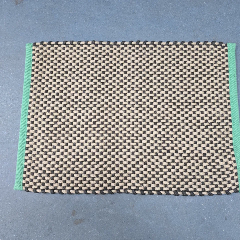 HAY DOOR MAT – 70 CM JUTE BODY WITH GREEN BORDER