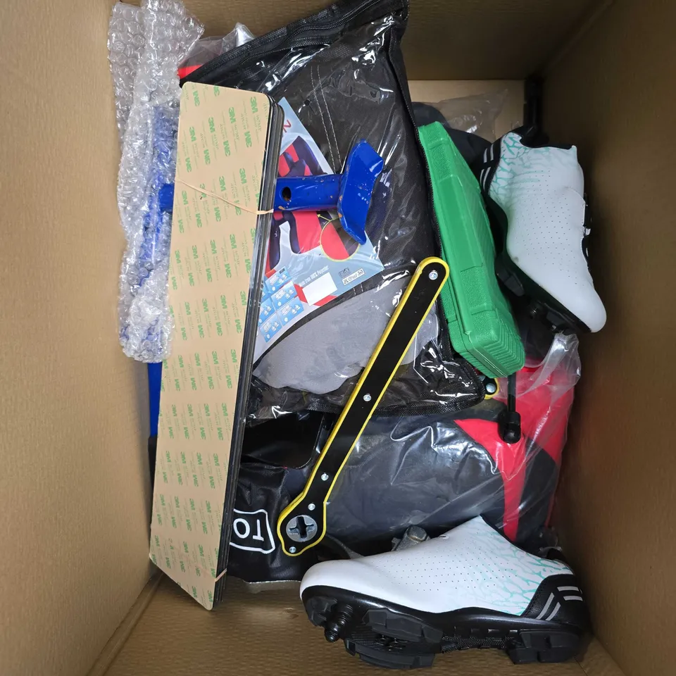 APPROXIMATELY 15 ASSORTED VEHICLE PARTS & ACCESSORIES - COLLECTION ONLY 