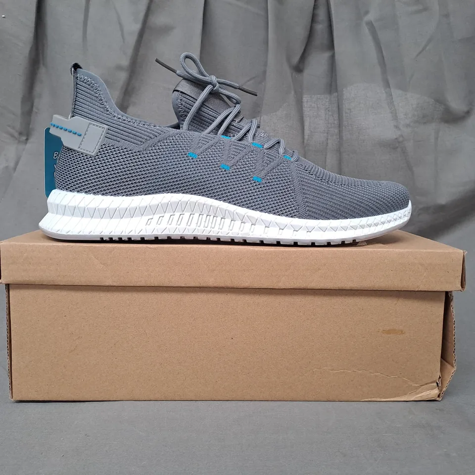 BOXED PAIR OF BXT YOGO FOAM CASUALS KNIT SHOES IN GREY SIZE 11
