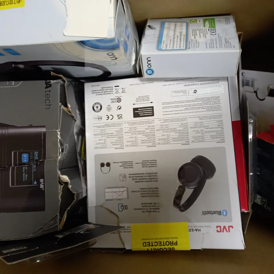 LOT OF APPROXIMATELY 12 ELECTRICAL ITEMS, TO INCLUDE RADIO, SPEAKER, EARPHONES, ETC