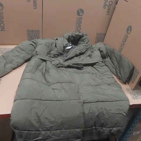 BOX CONTAINING APPROXIMATELY 3x BRAND NEW JD WILLIAMS GREEN PADDED COATS - SIZE 16