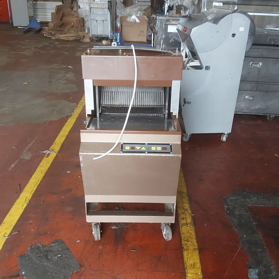COMMERCIAL BREAD SLICER