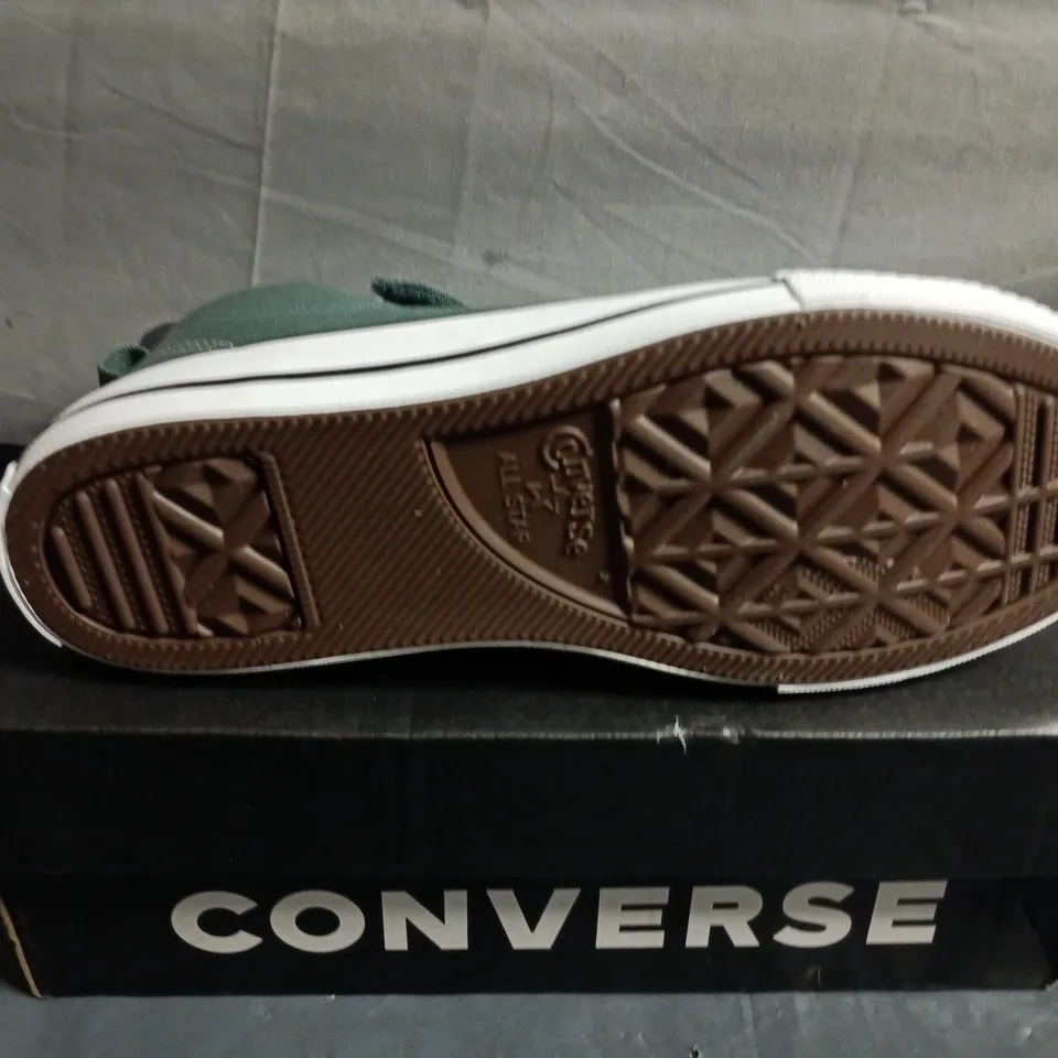 BOXED PAIR OF CONVERSE KIDS GREEN HIGH-TOP SNEAKERS UK SIZE 2 