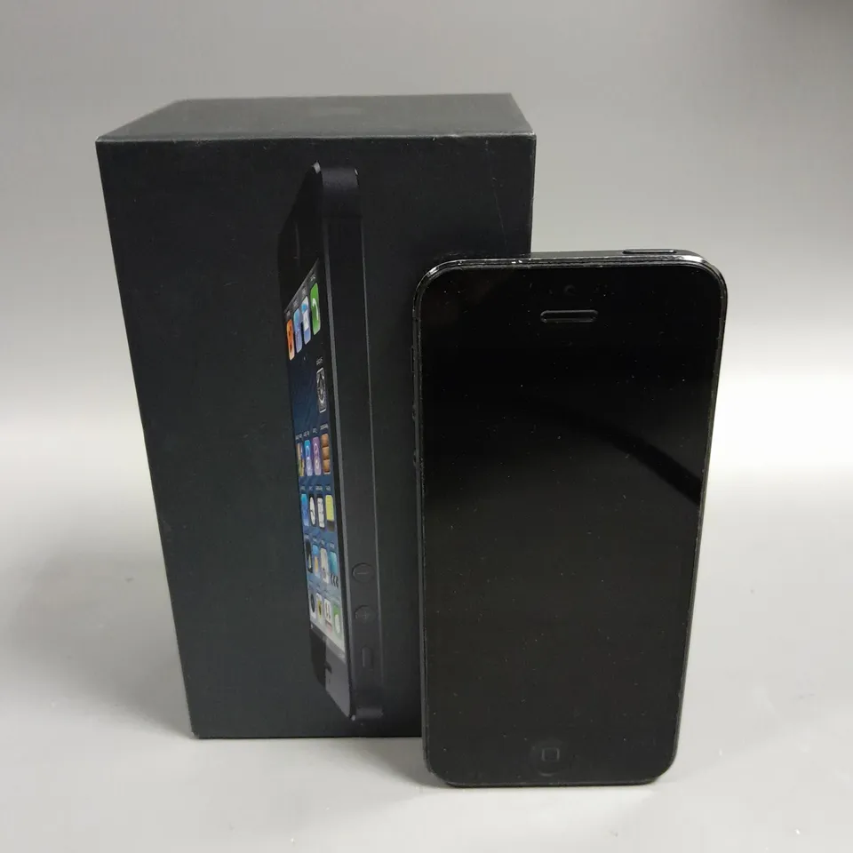 BOXED APPLE IPHONE 5 SMARTPHONE 