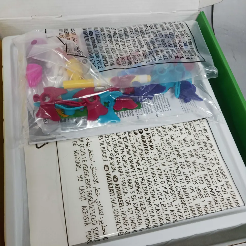 BOXED AND SEALED CRAYOLA PAPER BUTTERFLIES CRAFT KIT RRP £17.99