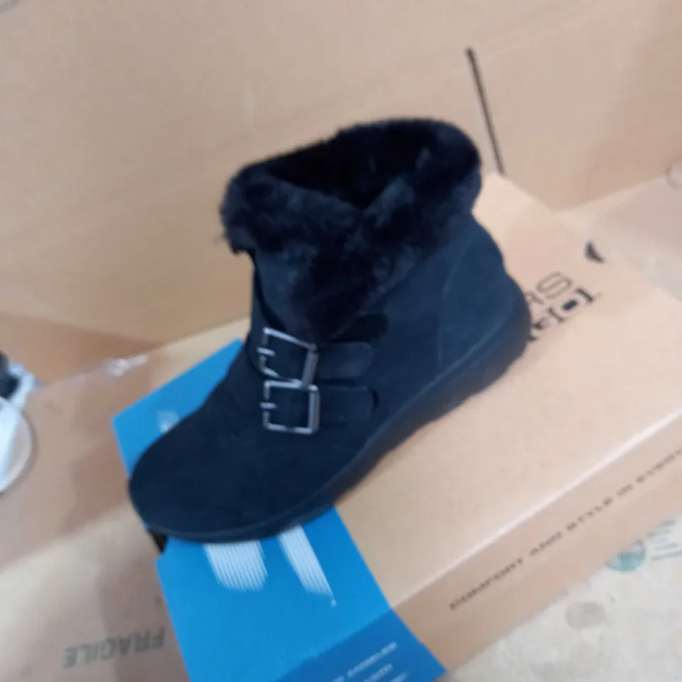 SKECHERS WINTER ON THE GO FAUX FUR TRIM BLACK BOOTS - UK SIZE 4.5