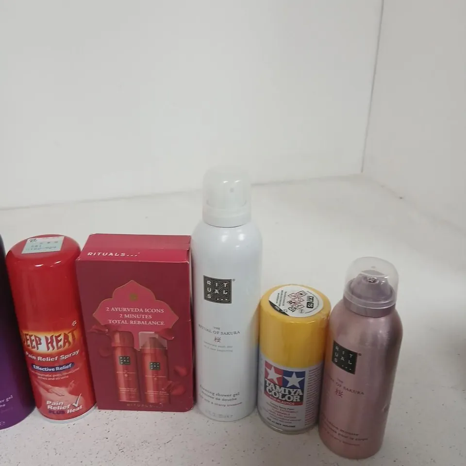 APPROXIMATELY 27 ASSORTED AEROSOL SPRAYS TO INCLUDE; ASSORTED HEALTH & BEAUTY & HOBBY ITEMS – RITUALS BODY SPRAY, DEEP HEAT SPRAY, CIEN SHAVING GEL, TAMIYA COLOR PAINTS (MIXED LOT)