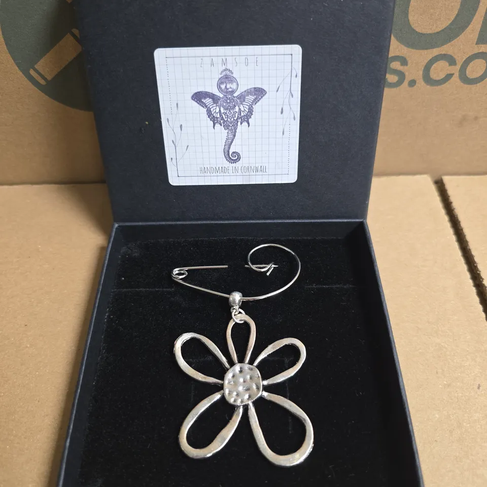 BOXED ZAMSOE HANDMADE FLOWER THEMED BROACH