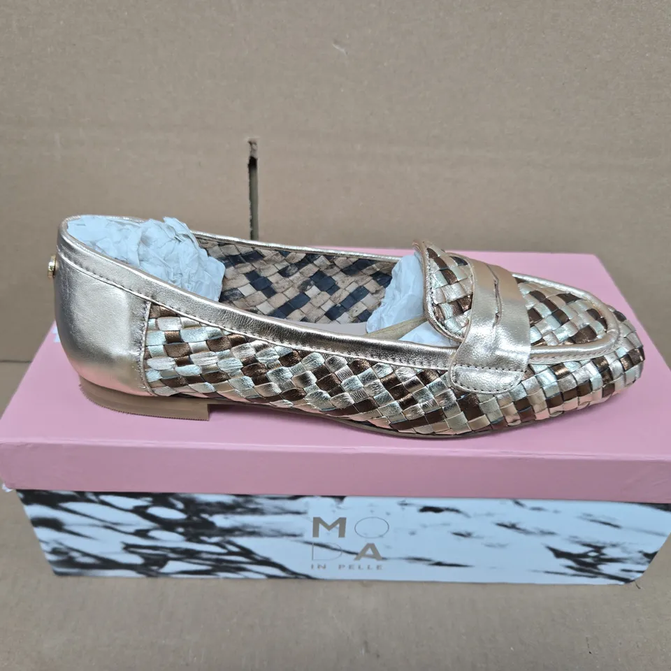 MODA IN PELLE FOLIA WOVEN LOAFER SIZE 5