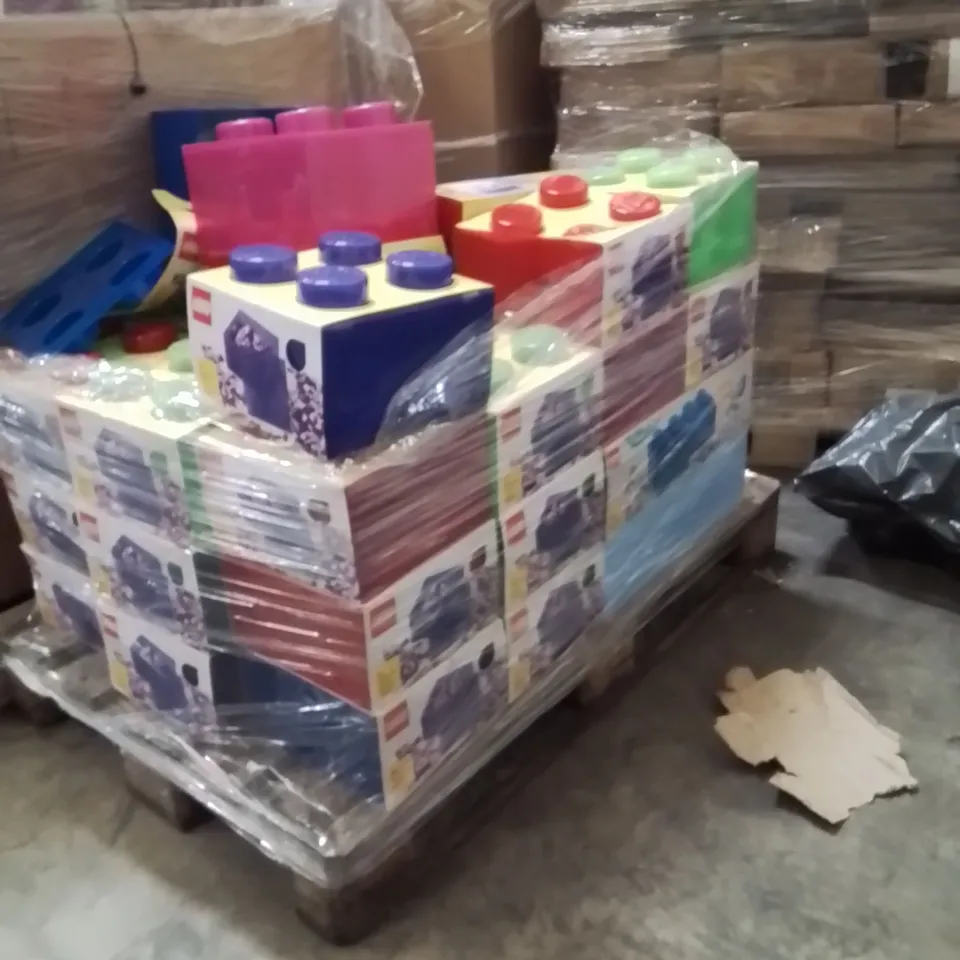PALLET TO CONTAIN A LARGE QUANTITY OF LEGO BRICKS