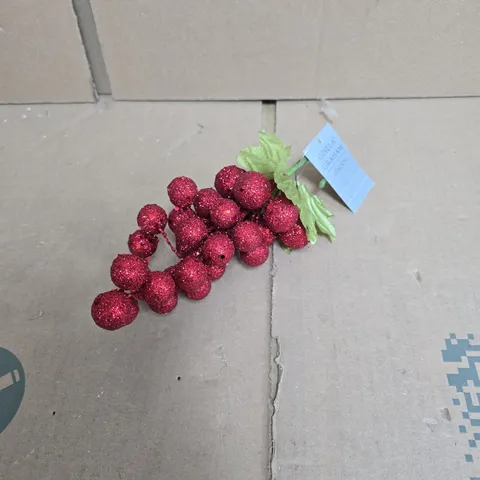 GISELA GRAHAM RED GLITTER BERRY CHRISTMAS TREE DECORATIONS BOX OF APPROXIMATELY 20PCS 