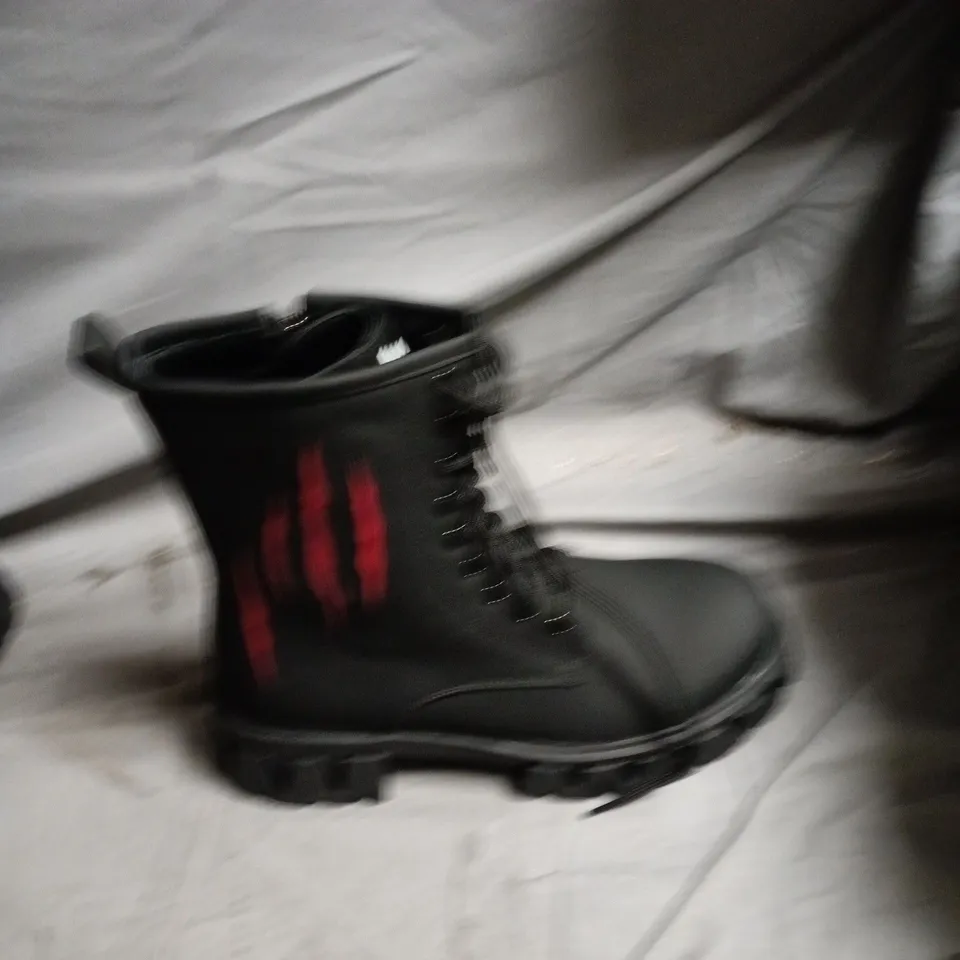 KOI  BLACK LACE-UP COMBAT BOOTS WITH SIDE ZIP AND CHUNKY LUG SOLE - UK SIZE 6 