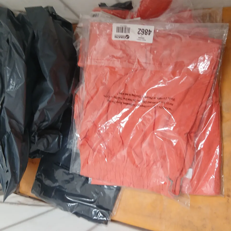 APPROXIMATELY 11 ITEMS OF ASSORTED CLOTHING TO INCLUDE; A NEW DAY AND KONA SOL