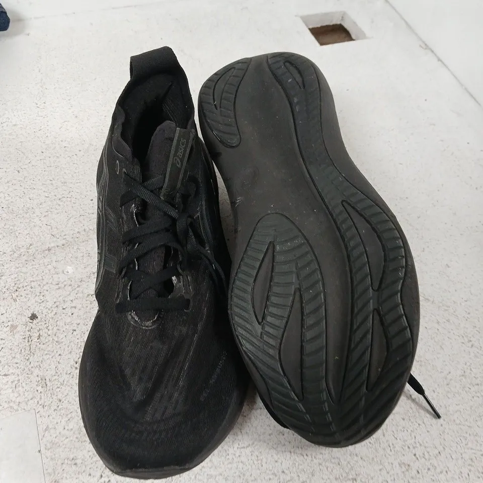ASICS RUNNING SHOES – BLACK, PAIR (UK 8)