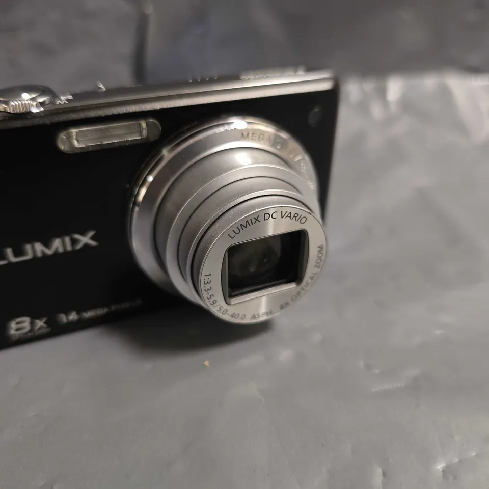 PANASONIC LUMIX 14MP DIGITAL CAMERA IN CARRY CASE - DMC-FS30