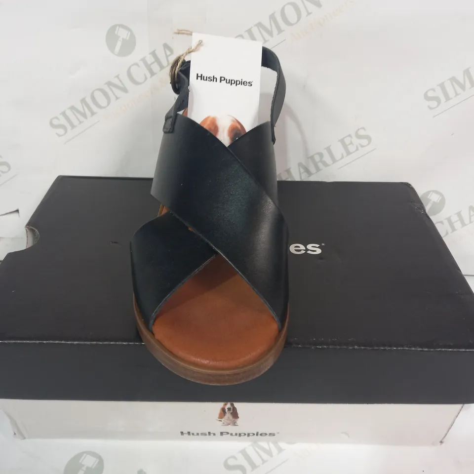 BOXED PAIR OF HUSH PUPPIES OPEN TOE BLOCK HEEL SANDALS IN BLACK EU SIZE 39
